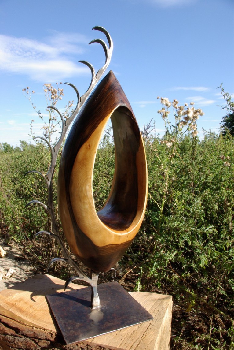 Wooden garden sculpture by Martin Pigg Lisa Cox Garden