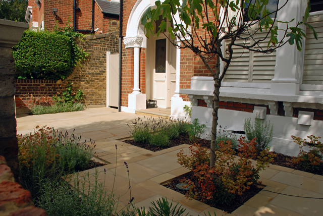 Front garden in Wandsworth by Lisa Cox Designs