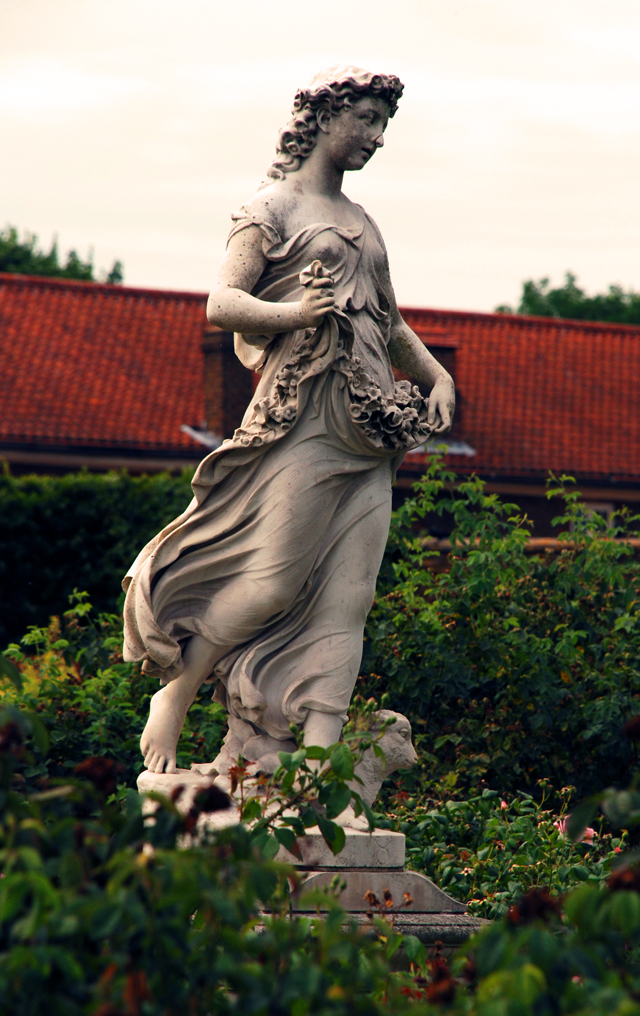 Statue in the Rose Garden at Hampton Court palace Lisa Cox