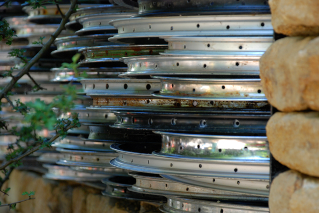 Bike wheel wall Tour de Yorkshire Garden Chelsea 2014 Lisa Cox