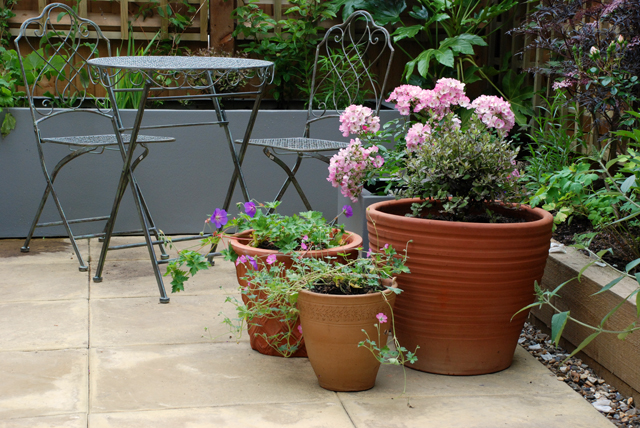 Bletchingley courtyard Lisa Cox Garden Designs