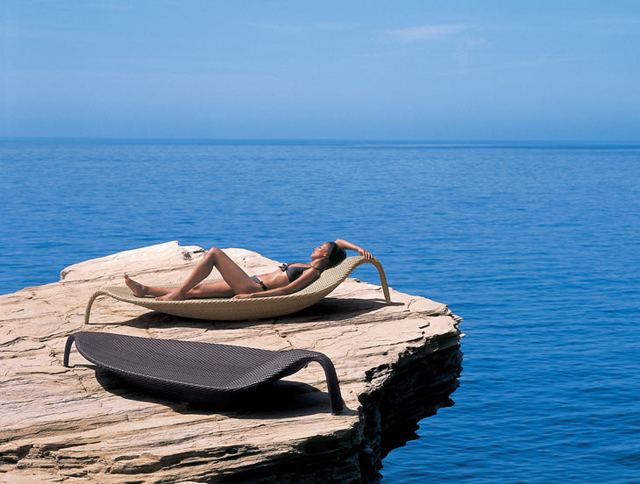 Leaf lounger by Dedon