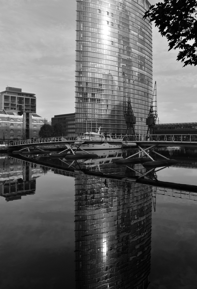 reflections-in-south-dock-canary-wharf-lisa-cox